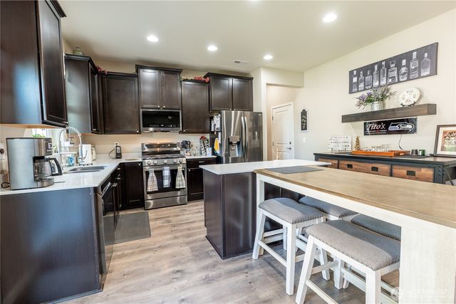 963 Bondgard Avenue E, Enumclaw, WA 98022