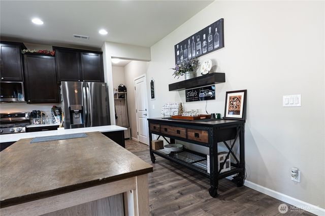 963 Bondgard Avenue E, Enumclaw, WA 98022