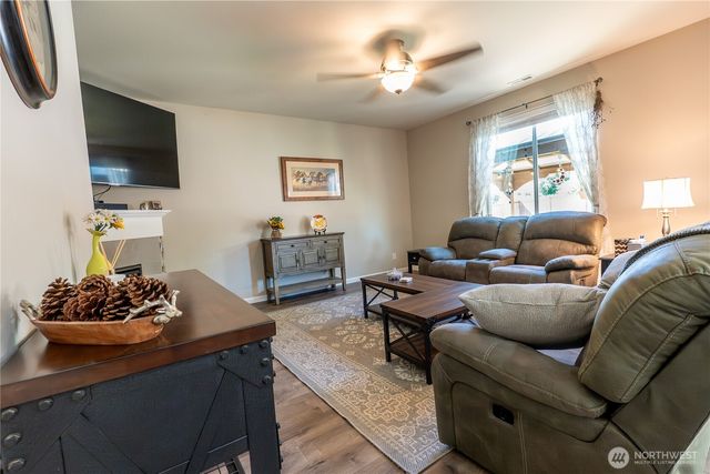 963 Bondgard Avenue E, Enumclaw, WA 98022
