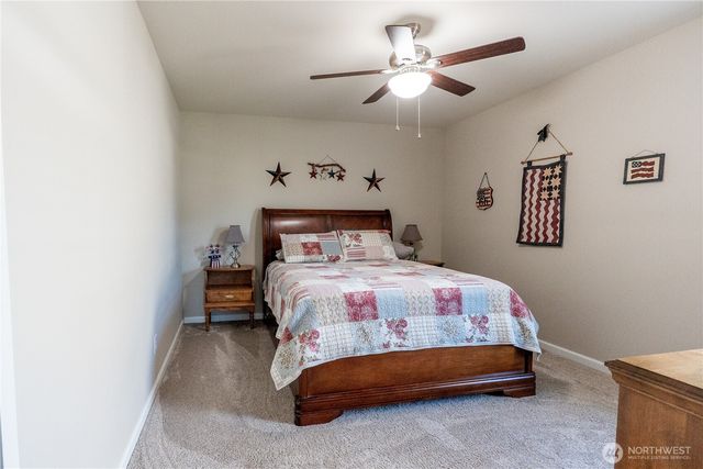 963 Bondgard Avenue E, Enumclaw, WA 98022