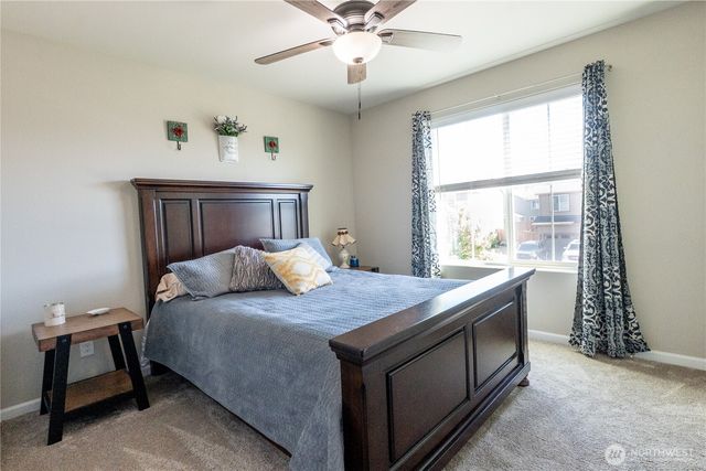 963 Bondgard Avenue E, Enumclaw, WA 98022
