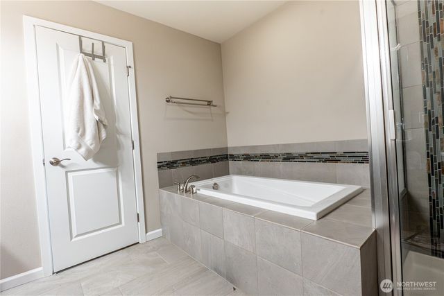963 Bondgard Avenue E, Enumclaw, WA 98022