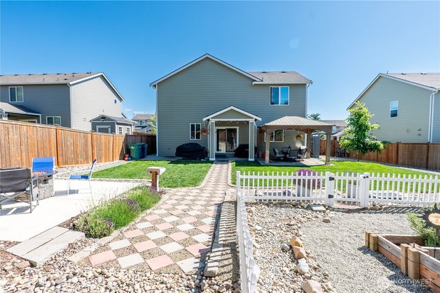963 Bondgard Avenue E, Enumclaw, WA 98022