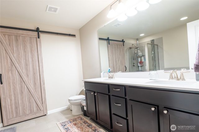 963 Bondgard Avenue E, Enumclaw, WA 98022