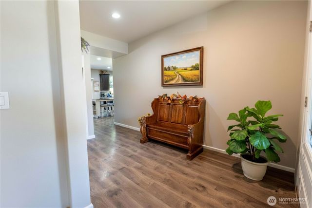 963 Bondgard Avenue E, Enumclaw, WA 98022