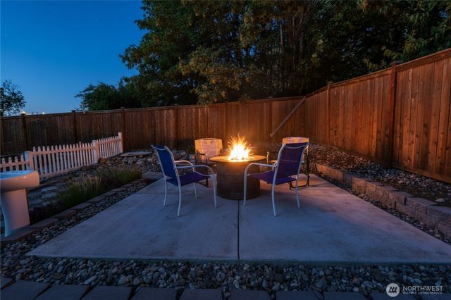 963 Bondgard Avenue E, Enumclaw, WA 98022