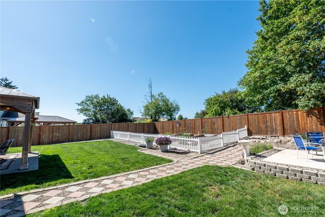963 Bondgard Avenue E, Enumclaw, WA 98022