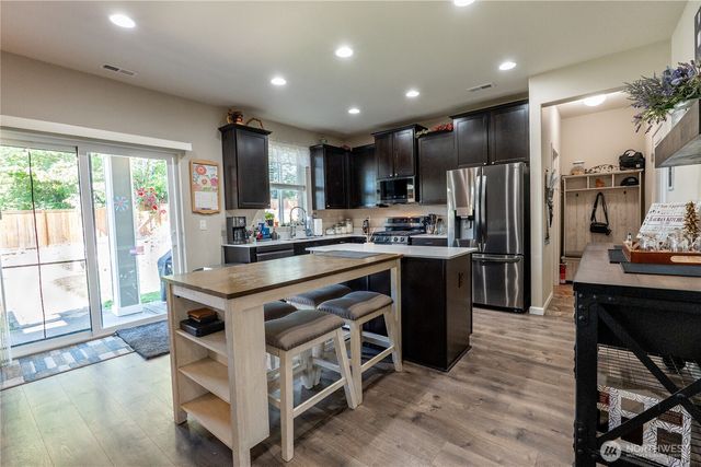 963 Bondgard Avenue E, Enumclaw, WA 98022