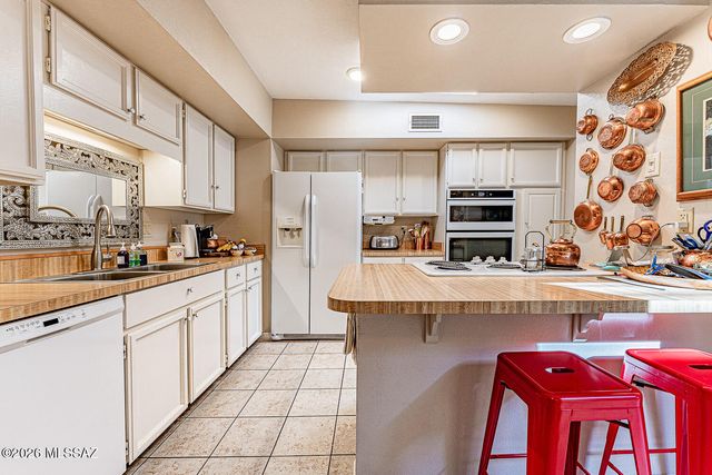 920 W Camino Sagasta, Green Valley, AZ 85622