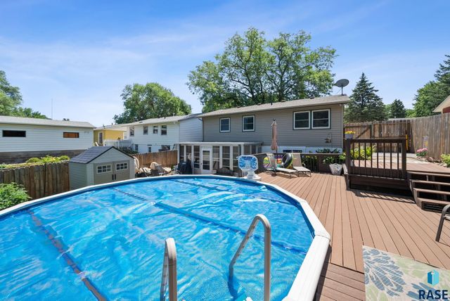 1912 E Spruce St Street, Sioux Falls, SD 57103