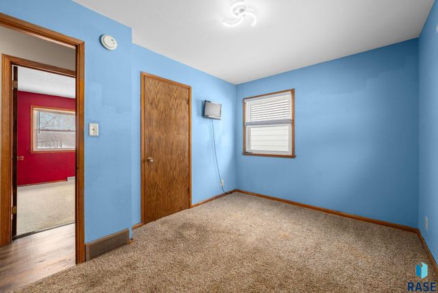 1912 E Spruce St Street, Sioux Falls, SD 57103