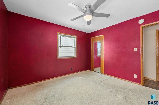 1912 E Spruce St Street, Sioux Falls, SD 57103