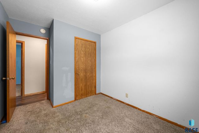 1912 E Spruce St Street, Sioux Falls, SD 57103