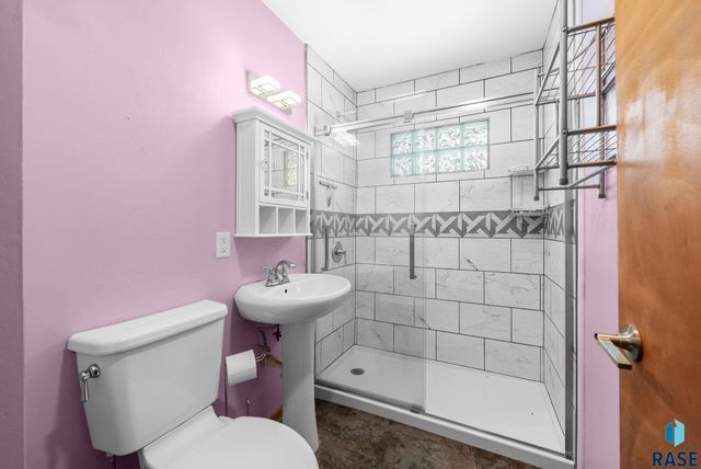 1912 E Spruce St Street, Sioux Falls, SD 57103