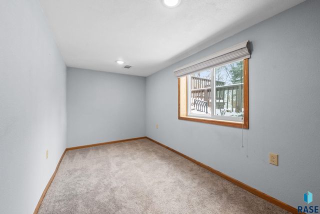 1912 E Spruce St Street, Sioux Falls, SD 57103