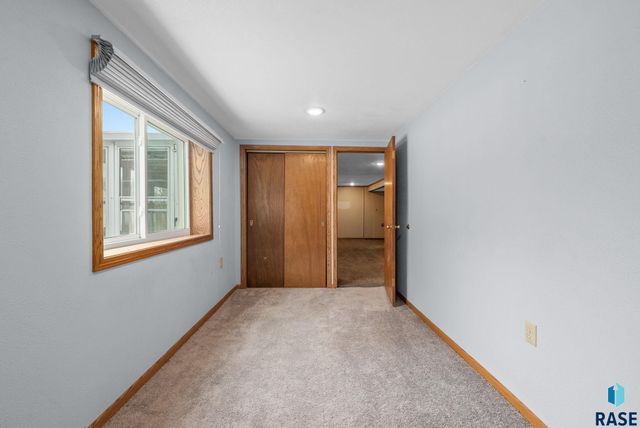 1912 E Spruce St Street, Sioux Falls, SD 57103