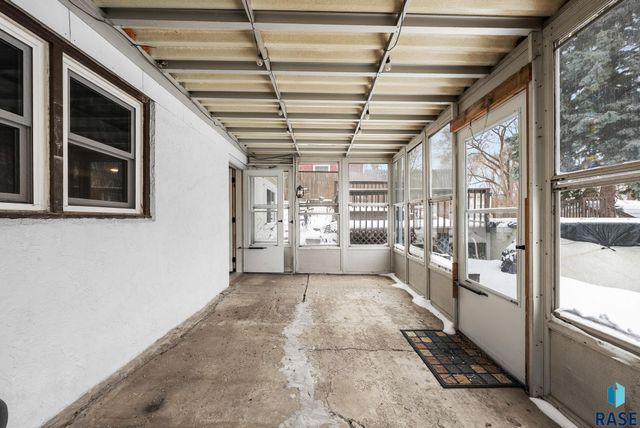 1912 E Spruce St Street, Sioux Falls, SD 57103