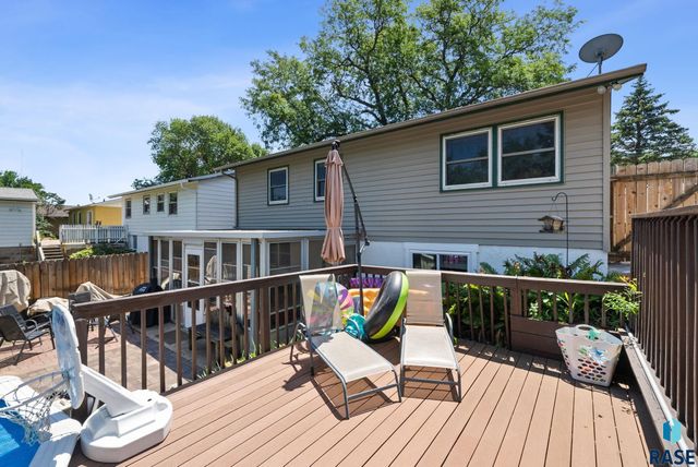 1912 E Spruce St Street, Sioux Falls, SD 57103