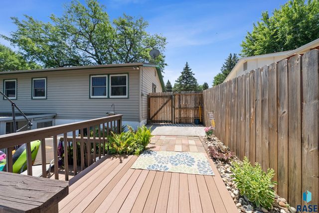 1912 E Spruce St Street, Sioux Falls, SD 57103