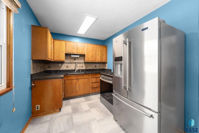 1912 E Spruce St Street, Sioux Falls, SD 57103