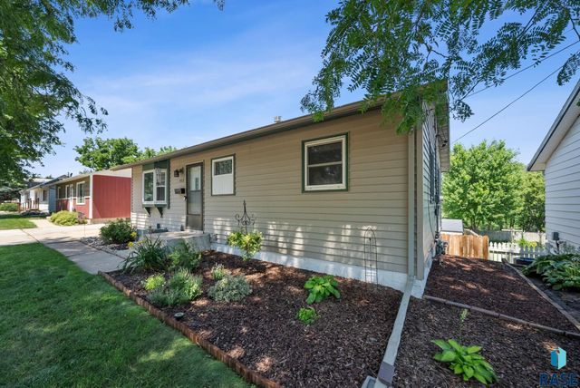1912 E Spruce St Street, Sioux Falls, SD 57103