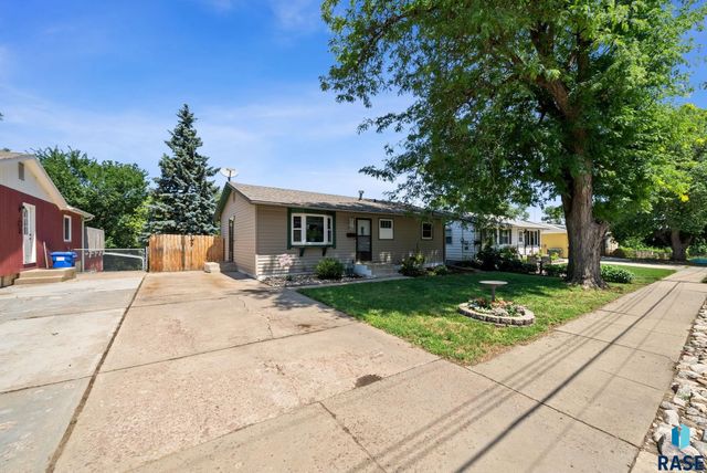 1912 E Spruce St Street, Sioux Falls, SD 57103