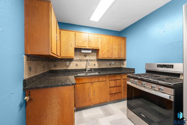 1912 E Spruce St Street, Sioux Falls, SD 57103