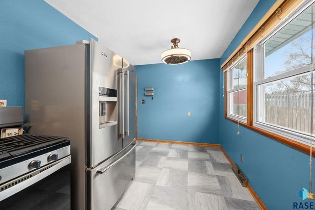 1912 E Spruce St Street, Sioux Falls, SD 57103