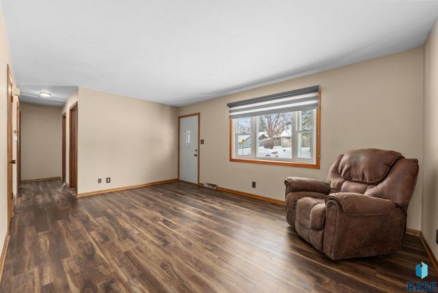 1912 E Spruce St Street, Sioux Falls, SD 57103