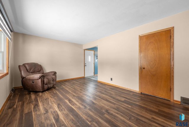 1912 E Spruce St Street, Sioux Falls, SD 57103