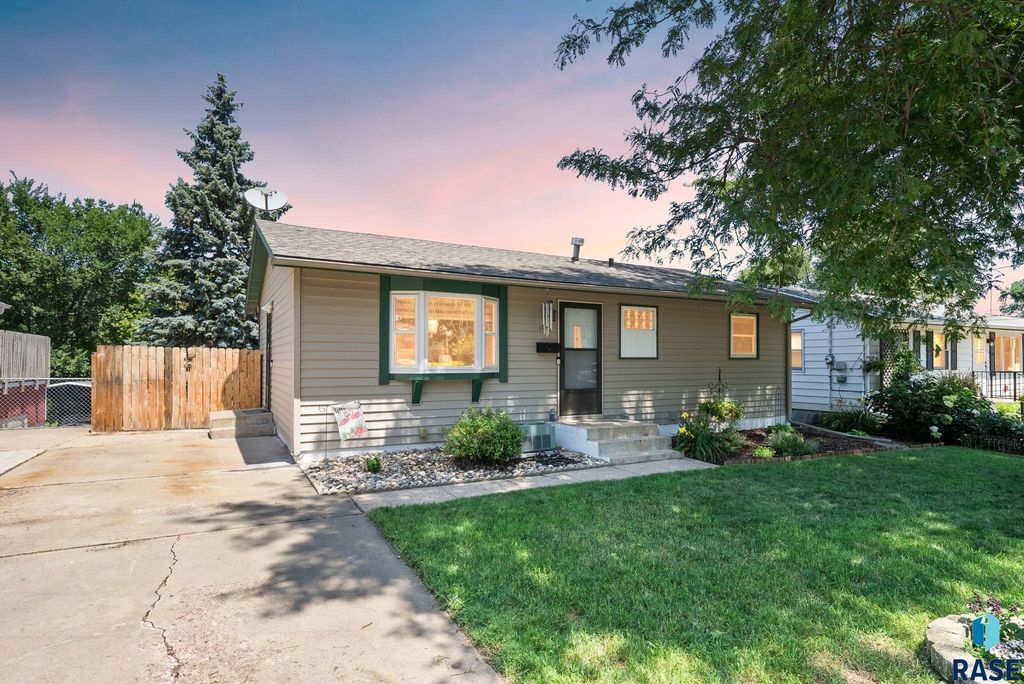 1912 E Spruce St Street, Sioux Falls, SD 57103