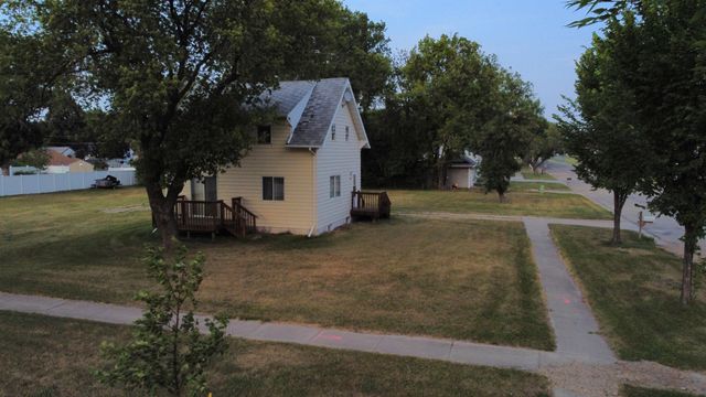 1706 N 4th Avenue, Moorhead, MN 56560