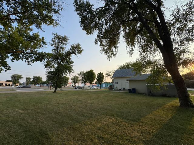 1706 N 4th Avenue, Moorhead, MN 56560