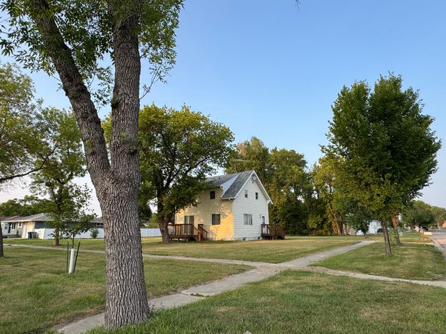 1706 N 4th Avenue, Moorhead, MN 56560