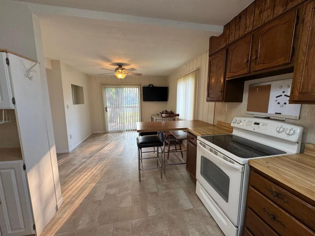 1706 N 4th Avenue, Moorhead, MN 56560