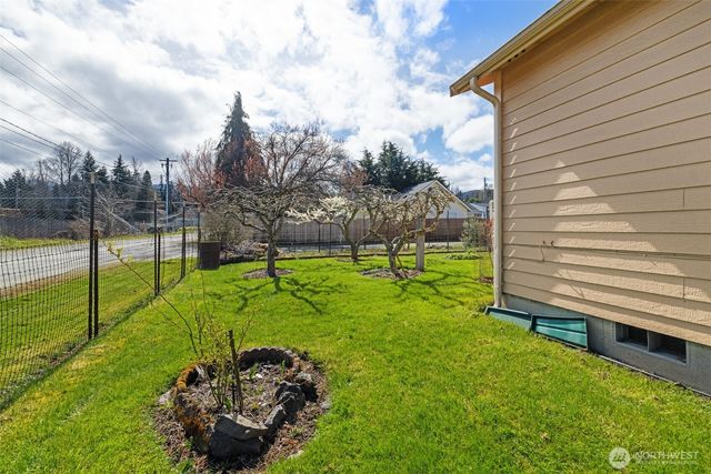 1002 W GLENWOOD ST, Port Angeles, WA 98362