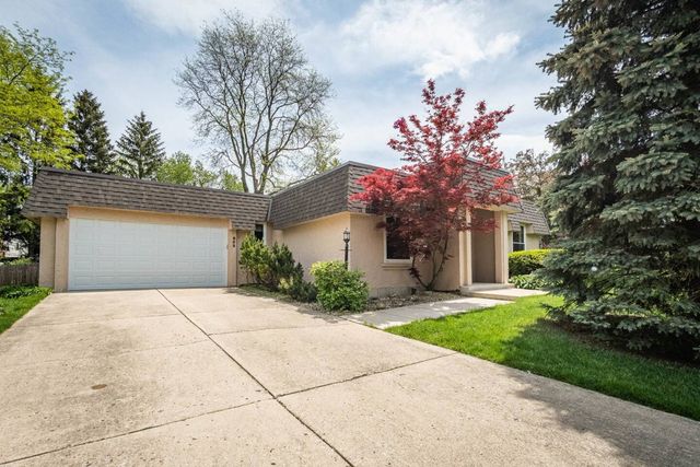 952 Norwood Court, Naperville, IL 60540