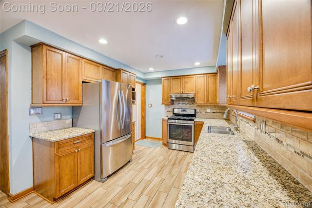 1799 Grange Road, Trenton, MI 48183