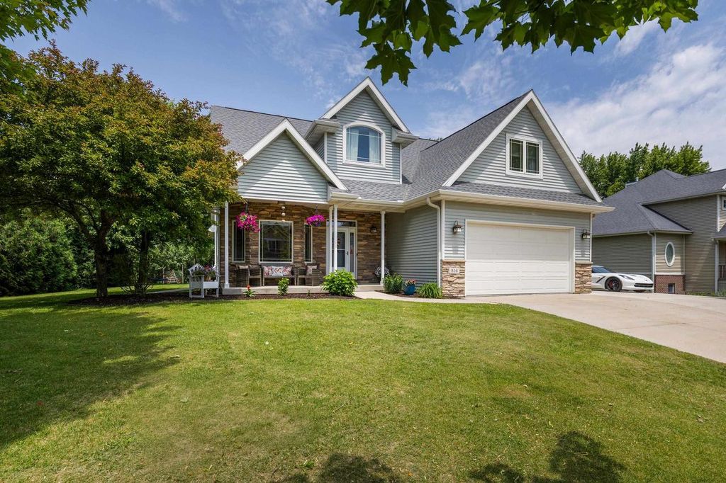 816 Chickadee Drive, Cambridge, WI 53523