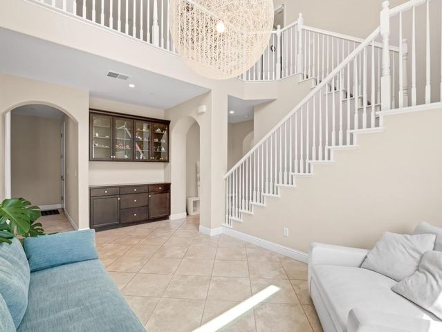 1229 E Via Roma, Fresno, CA 93730