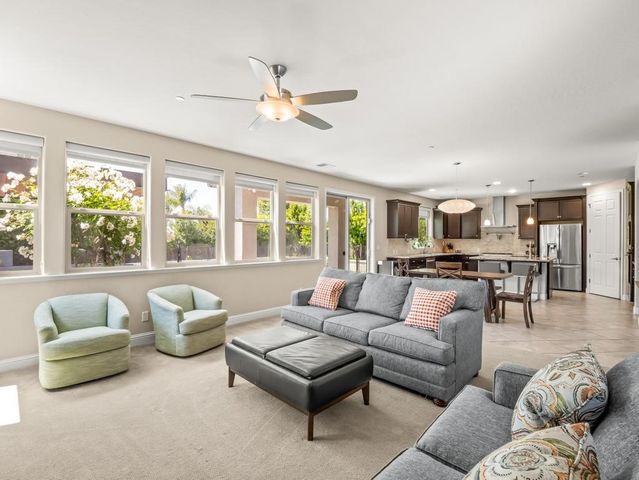 1229 E Via Roma, Fresno, CA 93730
