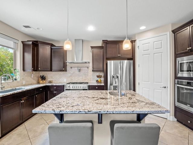 1229 E Via Roma, Fresno, CA 93730