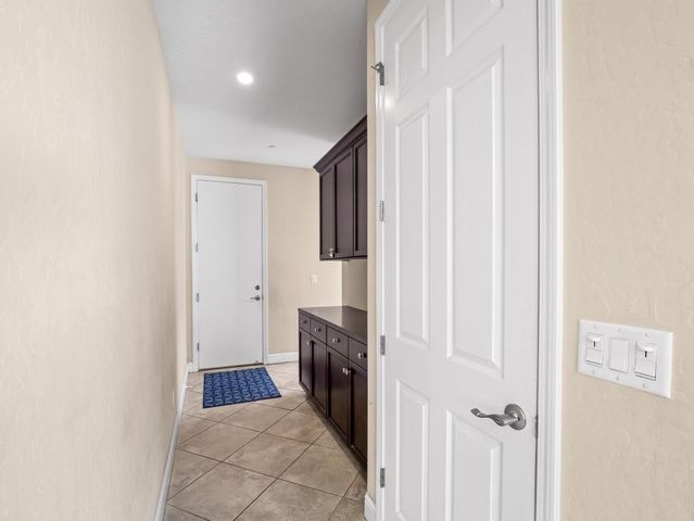 1229 E Via Roma, Fresno, CA 93730