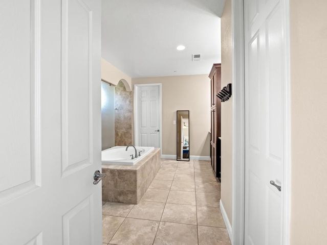 1229 E Via Roma, Fresno, CA 93730