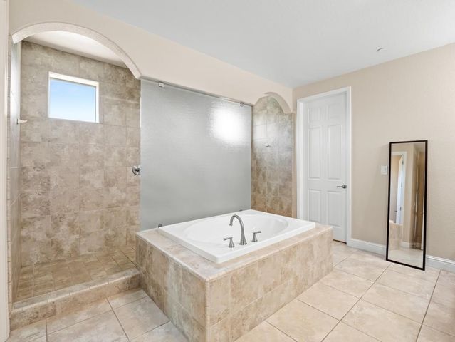 1229 E Via Roma, Fresno, CA 93730