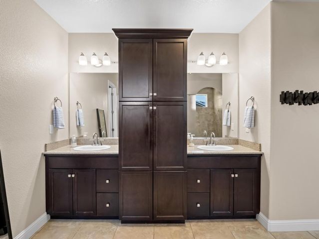 1229 E Via Roma, Fresno, CA 93730