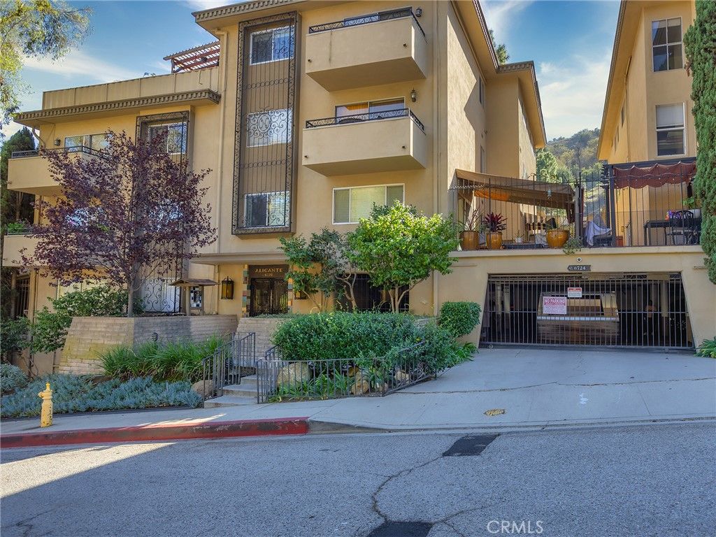 6724 Hillpark Drive 302, Los Angeles, CA 90068 — exterior