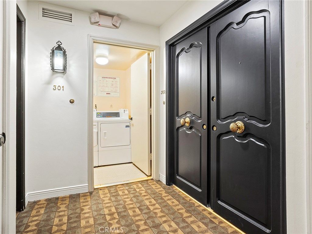 6724 Hillpark Drive 302, Los Angeles, CA 90068 — photo 3