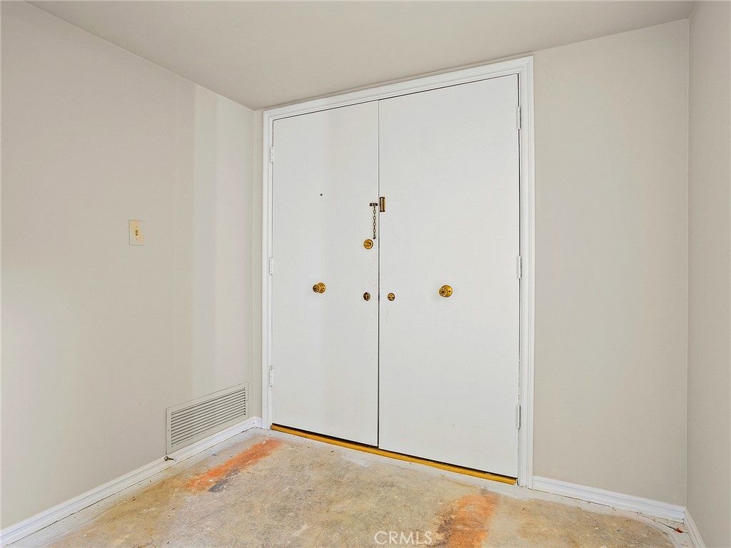 6724 Hillpark Drive 302, Los Angeles, CA 90068 — photo 4