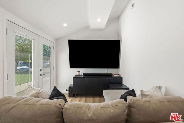 7020 Oakdale Avenue, Winnetka, CA 91306